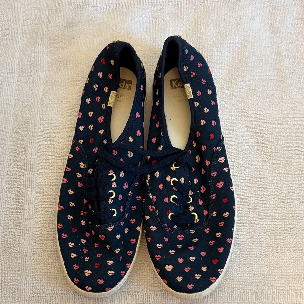 kate spade Navy Sneakers with Pink and Red Lip Print - size 7.5